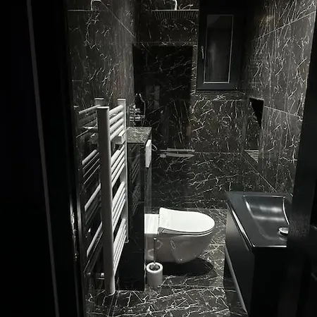 T4 Standing Luxe Apartment