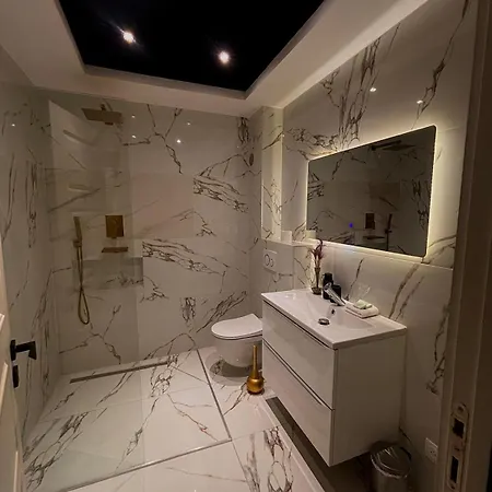 T4 Standing Luxe Apartment Frontenex